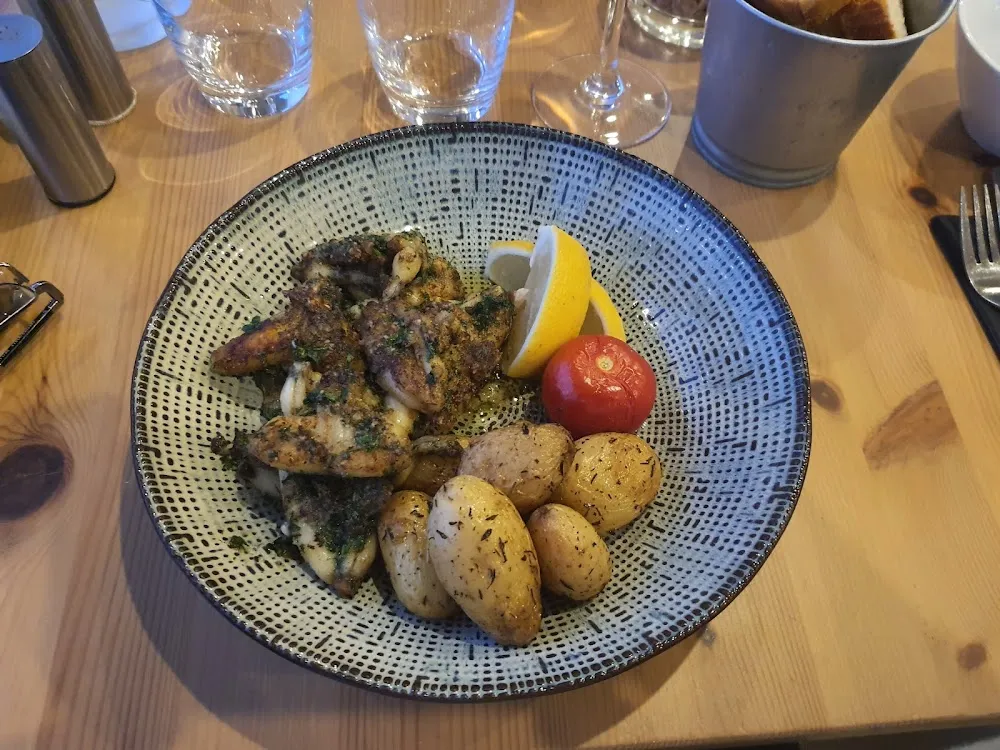 Cuisses de Grenouilles Avec Petites Pommes de Rattes