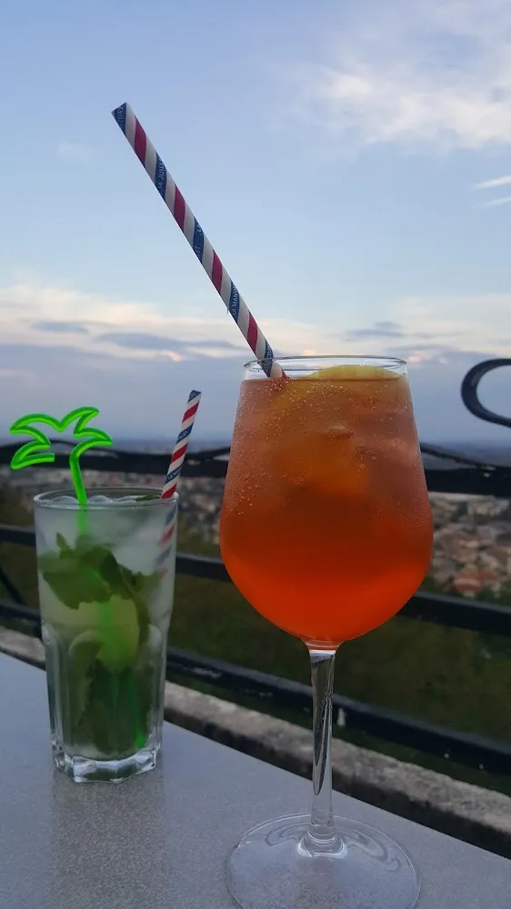 Mojito Et Spritz Sur la Terrasse Panoramique
